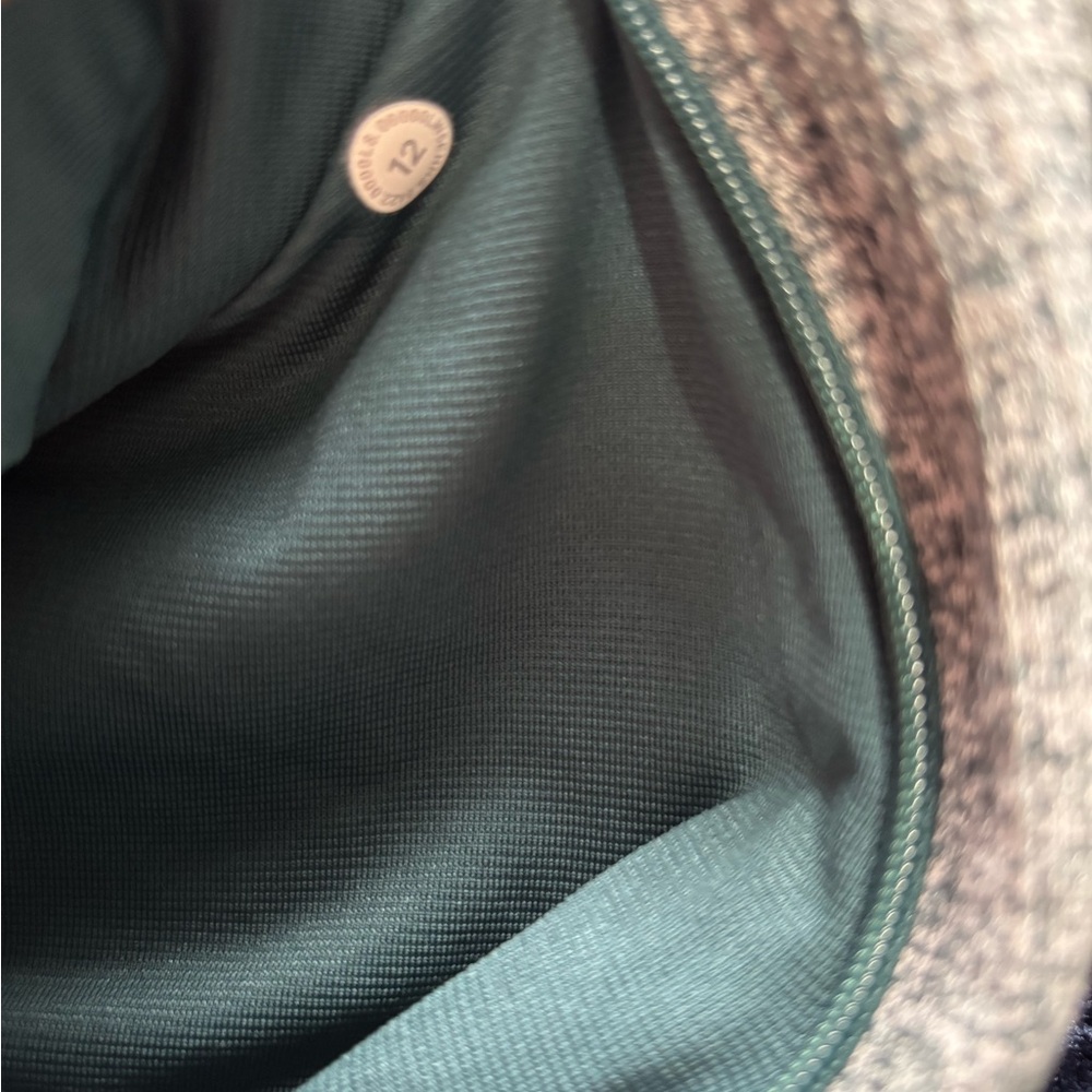 Green lululemon at ease Joggers size 12 - Picture 9 of 9